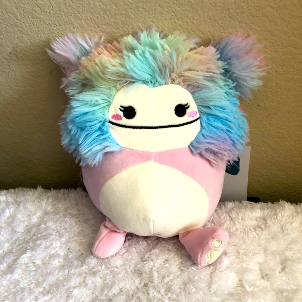 NWT squishmallows “Caparinne” the pink rainbow yeti  7.5” Plush